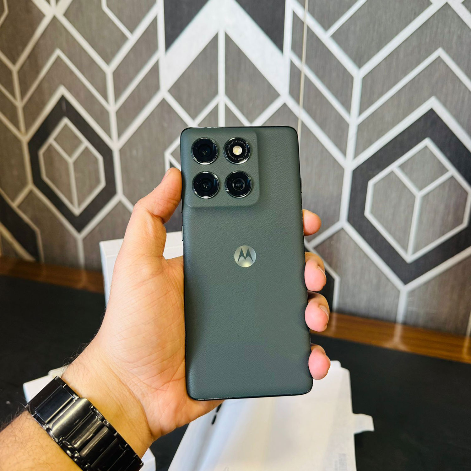 Motorola Edge (2025) | 256GB Storage | 8GB RAM | Mediatek Dimensity 7400 Ultra | Non PTA Approved (Sim Lock) | 5200 mAh Battery | 50MP Camera | Brand New with Box | Mobile Phone Motorola Edge (2025) | 256GB Storage | 8GB RAM | Mediatek Dimensity 7400 Ultra | Non PTA Approved (Sim Lock) | 5200 mAh Battery | 50MP Camera | Brand New with Box | Mobile Phone - Image 6