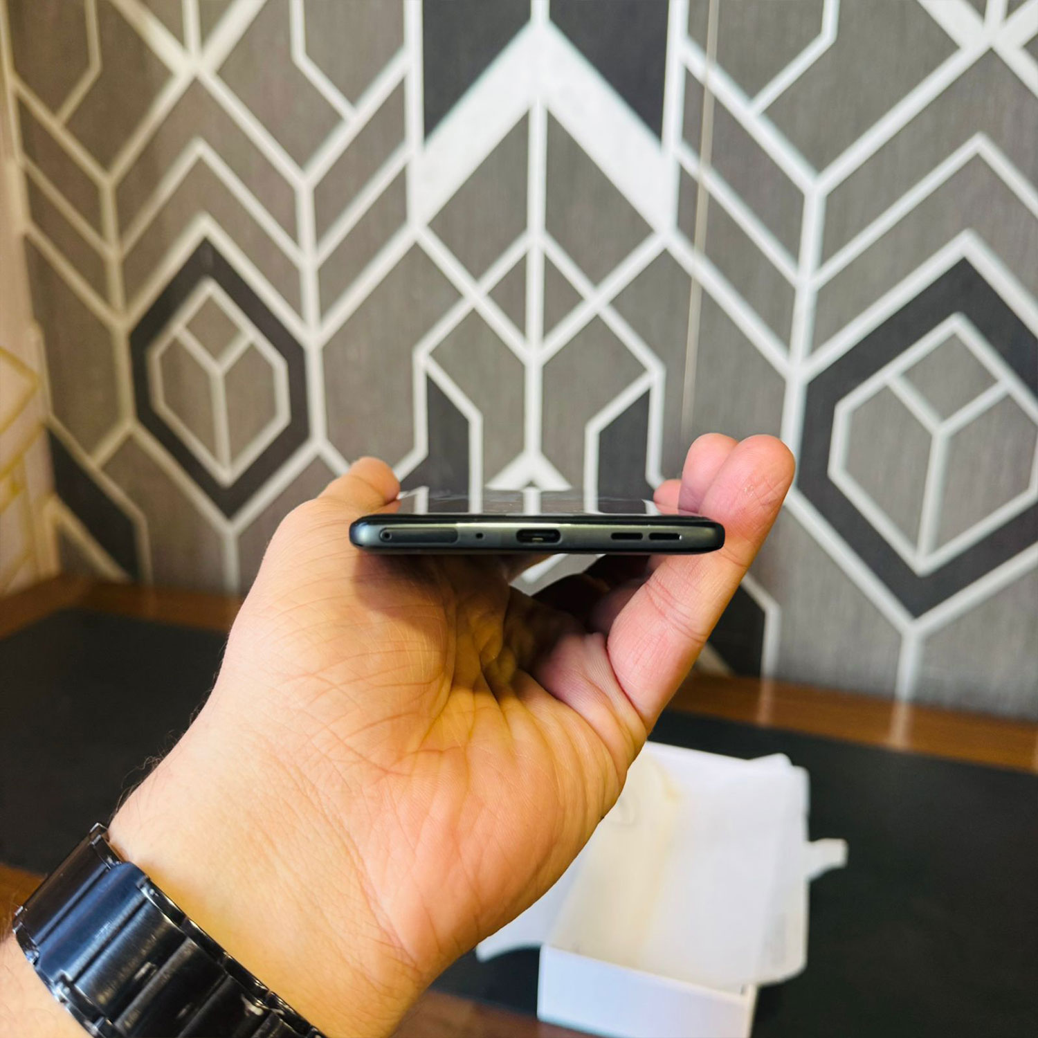 Motorola Edge (2025) | 256GB Storage | 8GB RAM | Mediatek Dimensity 7400 Ultra | Non PTA Approved (Sim Lock) | 5200 mAh Battery | 50MP Camera | Brand New with Box | Mobile Phone Motorola Edge (2025) | 256GB Storage | 8GB RAM | Mediatek Dimensity 7400 Ultra | Non PTA Approved (Sim Lock) | 5200 mAh Battery | 50MP Camera | Brand New with Box | Mobile Phone - Image 3