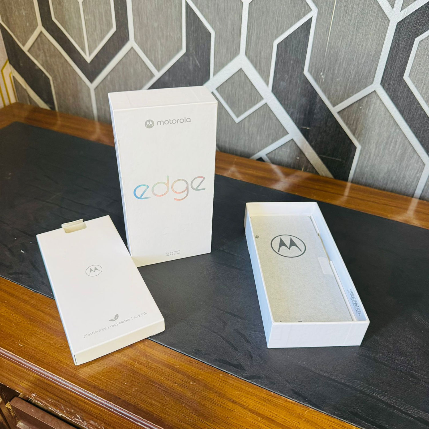 Motorola Edge (2025) | 256GB Storage | 8GB RAM | Mediatek Dimensity 7400 Ultra | Non PTA Approved (Sim Lock) | 5200 mAh Battery | 50MP Camera | Brand New with Box | Mobile Phone Motorola Edge (2025) | 256GB Storage | 8GB RAM | Mediatek Dimensity 7400 Ultra | Non PTA Approved (Sim Lock) | 5200 mAh Battery | 50MP Camera | Brand New with Box | Mobile Phone - Image 12