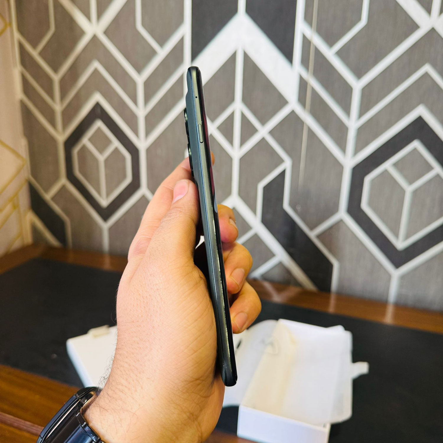 Motorola Edge (2025) | 256GB Storage | 8GB RAM | Mediatek Dimensity 7400 Ultra | Non PTA Approved (Sim Lock) | 5200 mAh Battery | 50MP Camera | Brand New with Box | Mobile Phone Motorola Edge (2025) | 256GB Storage | 8GB RAM | Mediatek Dimensity 7400 Ultra | Non PTA Approved (Sim Lock) | 5200 mAh Battery | 50MP Camera | Brand New with Box | Mobile Phone - Image 9