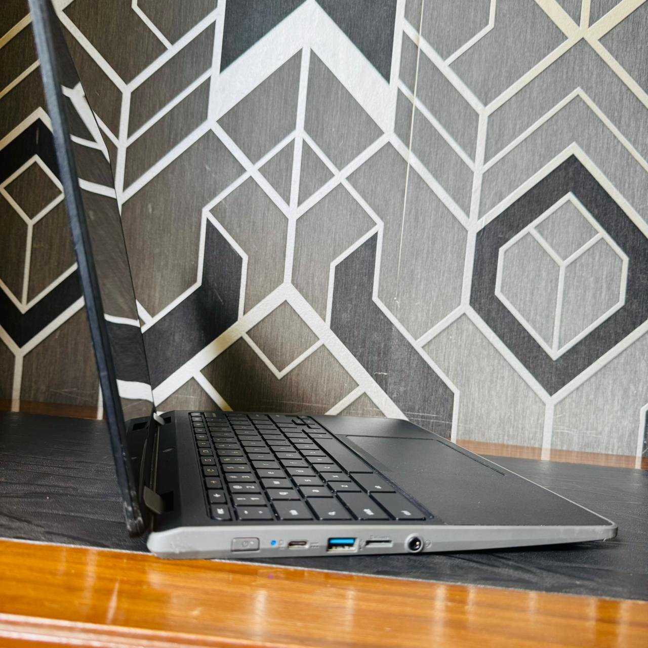 Acer Spin 512 R851T 4GB RAM 32GB eMMC Chromebook gallery view 3