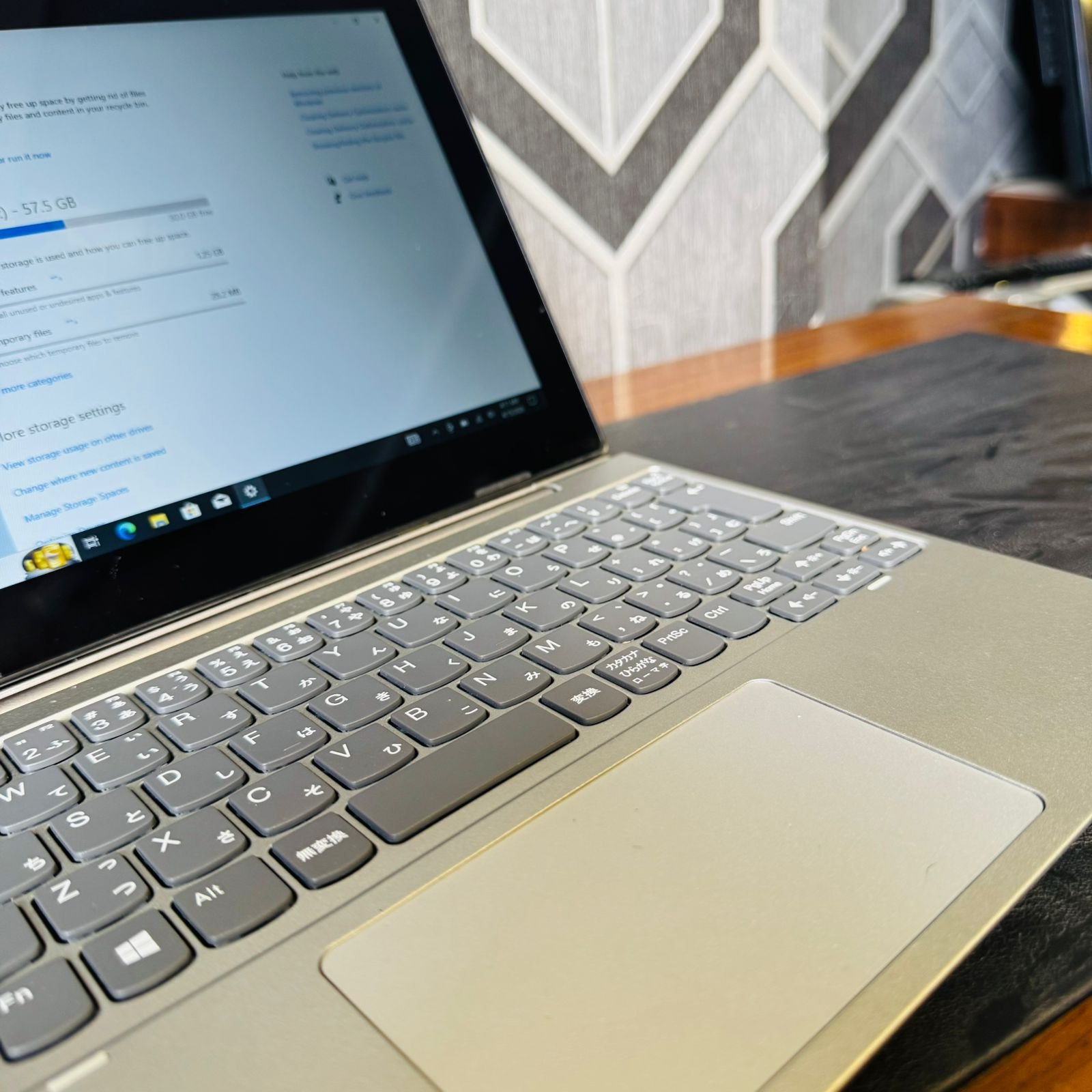 Lenovo IdeaPad D330 Laptop image 13