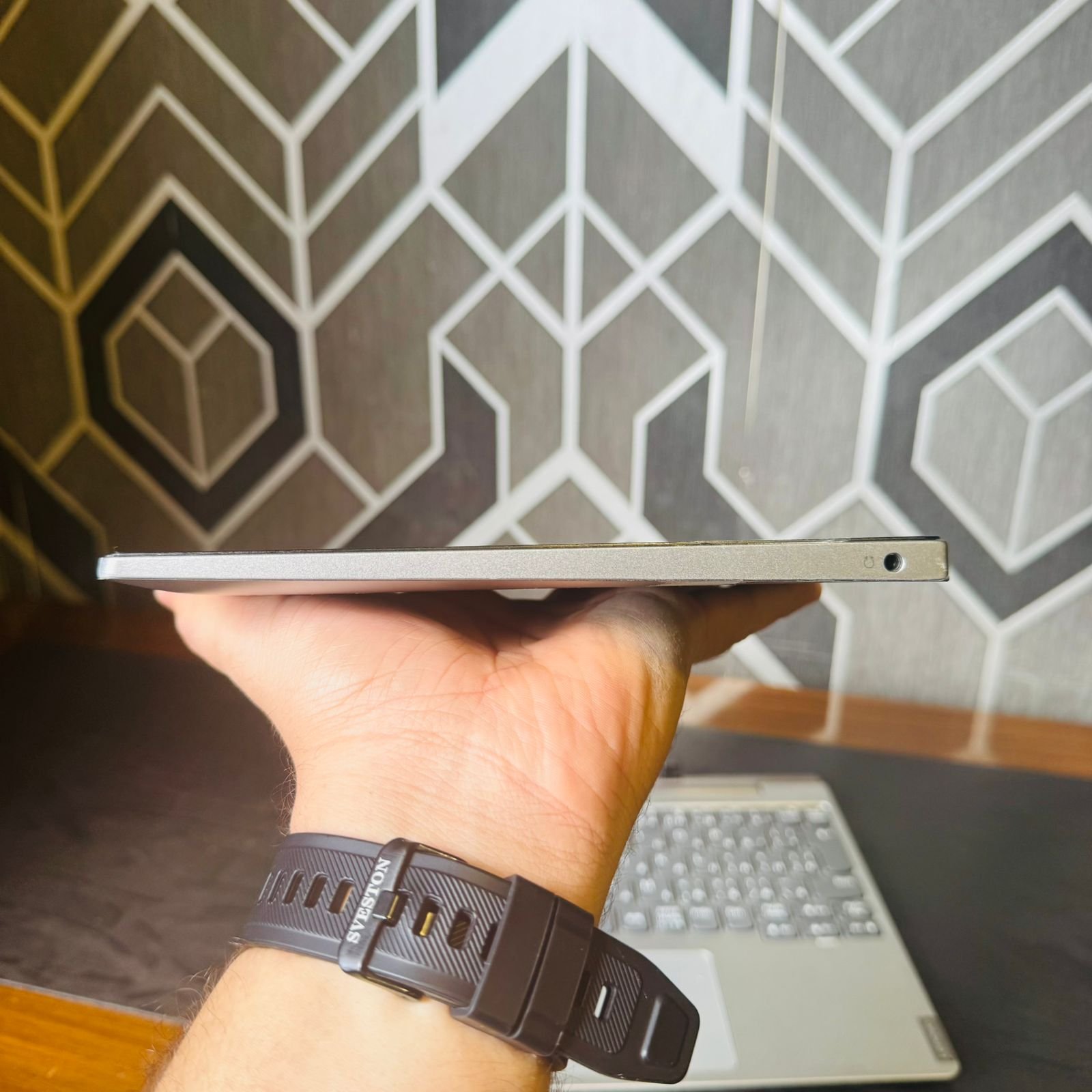 Lenovo IdeaPad D330 Laptop image 6