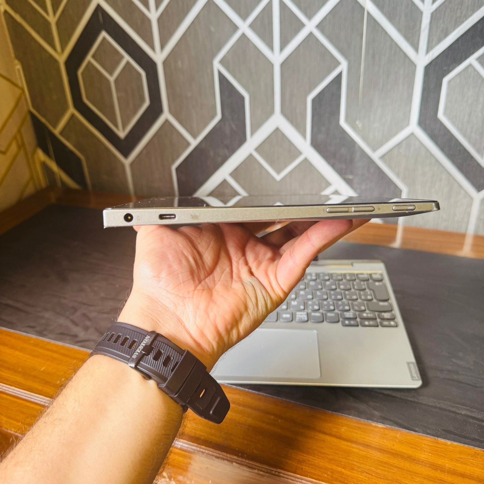 Lenovo IdeaPad D330 Laptop image 8