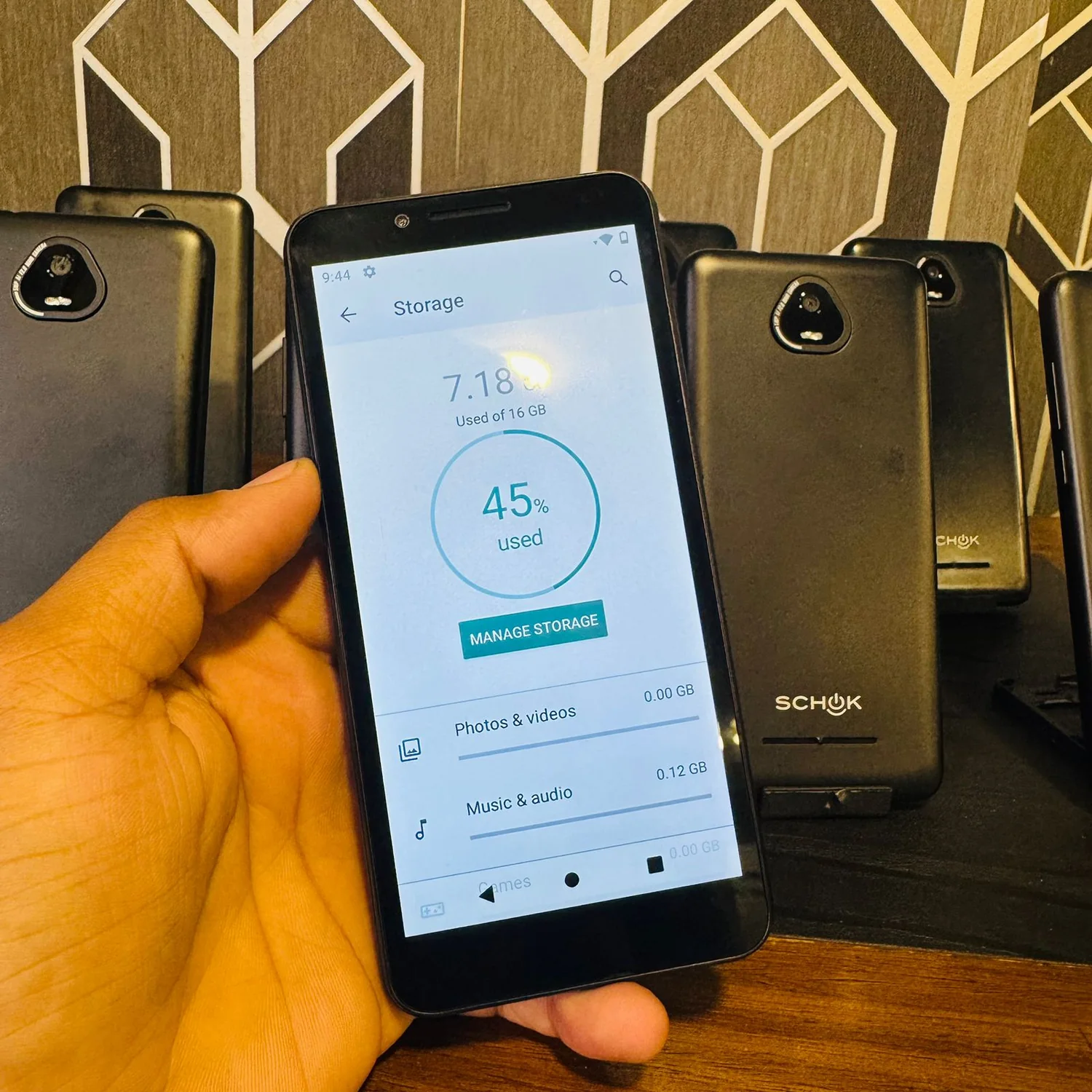 Schok Volt SV55 2GB RAM 16GB Mobile Phone home screen