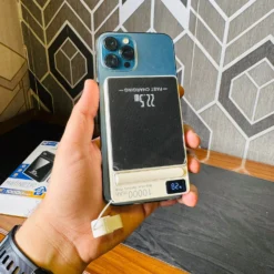 QTech Q-142 Magnetic 10000mAh Power Bank magnetic phone charging view
