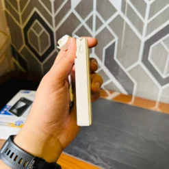 QTech Q-142 Magnetic 10000mAh Power Bank side profile view