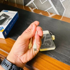 QTech Q-142 Magnetic 10000mAh Power Bank built-in connectors view