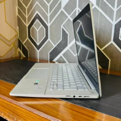 HP Pro C640 Chromebook side profile view