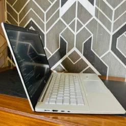HP Pro C640 Chromebook HDMI USB-C ports view