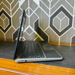 Acer Chromebook C722 4GB RAM 32GB eMMC Chromebook left side ports view