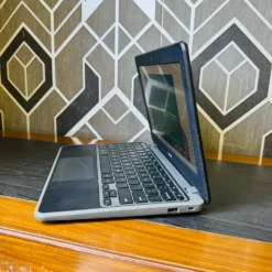 Acer Chromebook C722 4GB RAM 32GB eMMC Chromebook right side ports view