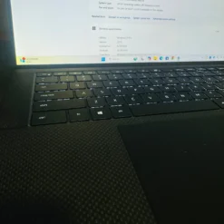 Dell Precision 5550 laptop keyboard and Windows specifications view