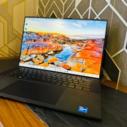 Dell Precision 5560 8GB RAM 256GB SSD RTX A2000 4GB Laptop front display view