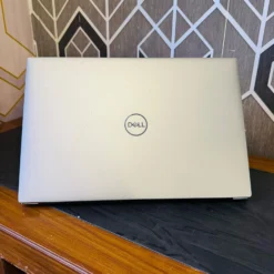 Dell Precision 5560 8GB RAM 256GB SSD RTX A2000 4GB Laptop closed lid view