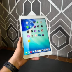 Apple iPad 8th Gen 32GB actual unit front home screen - Price in Pakistan