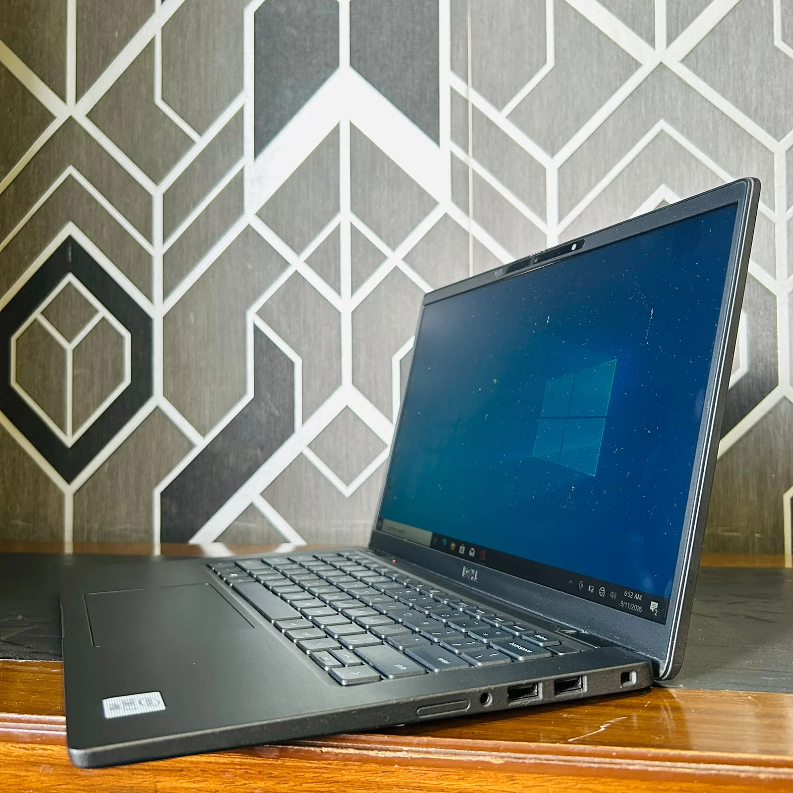 Dell Latitude 7410 Core i7 actual unit right side