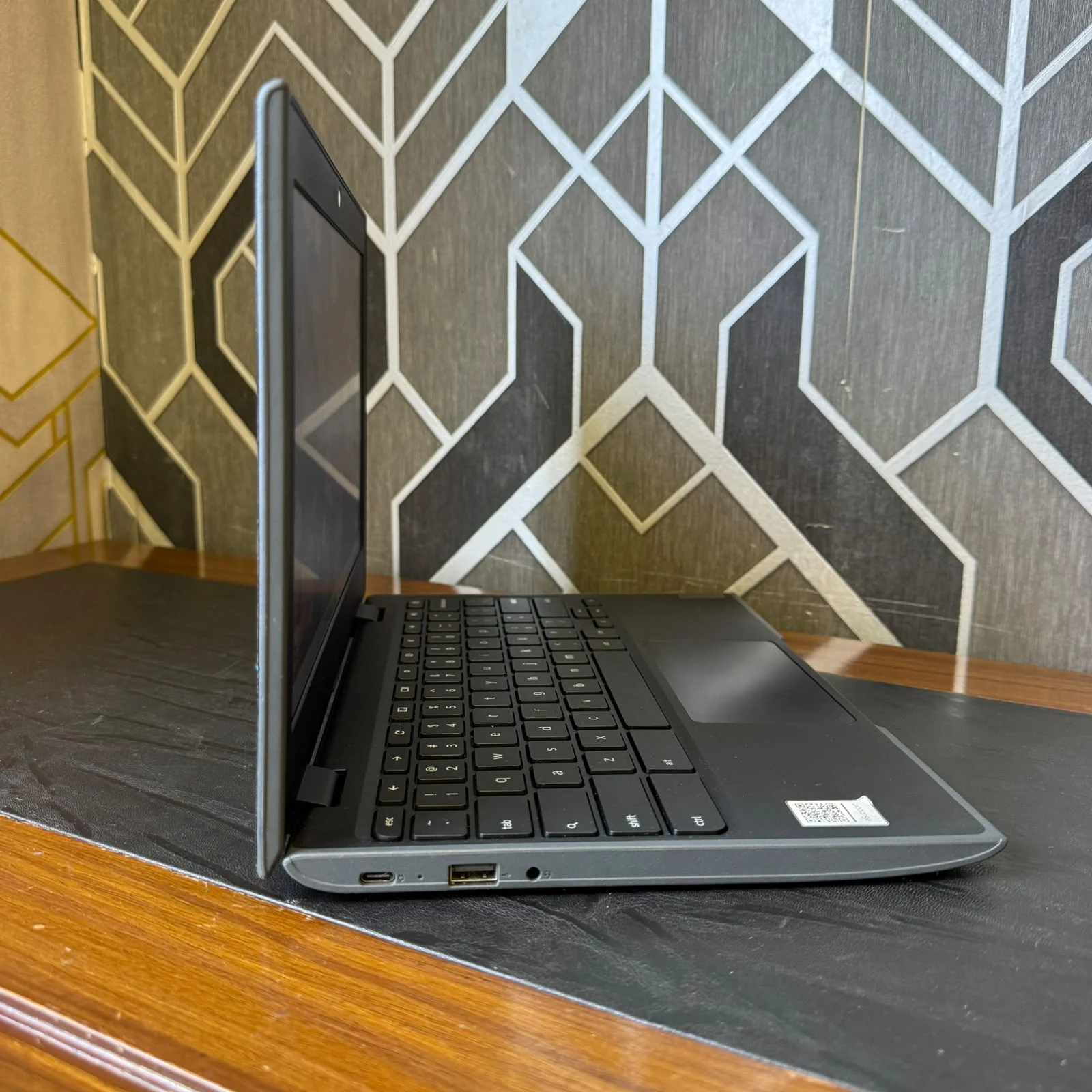Lenovo 100e Chromebook 2nd Gen MTK 2 - actual unit left side