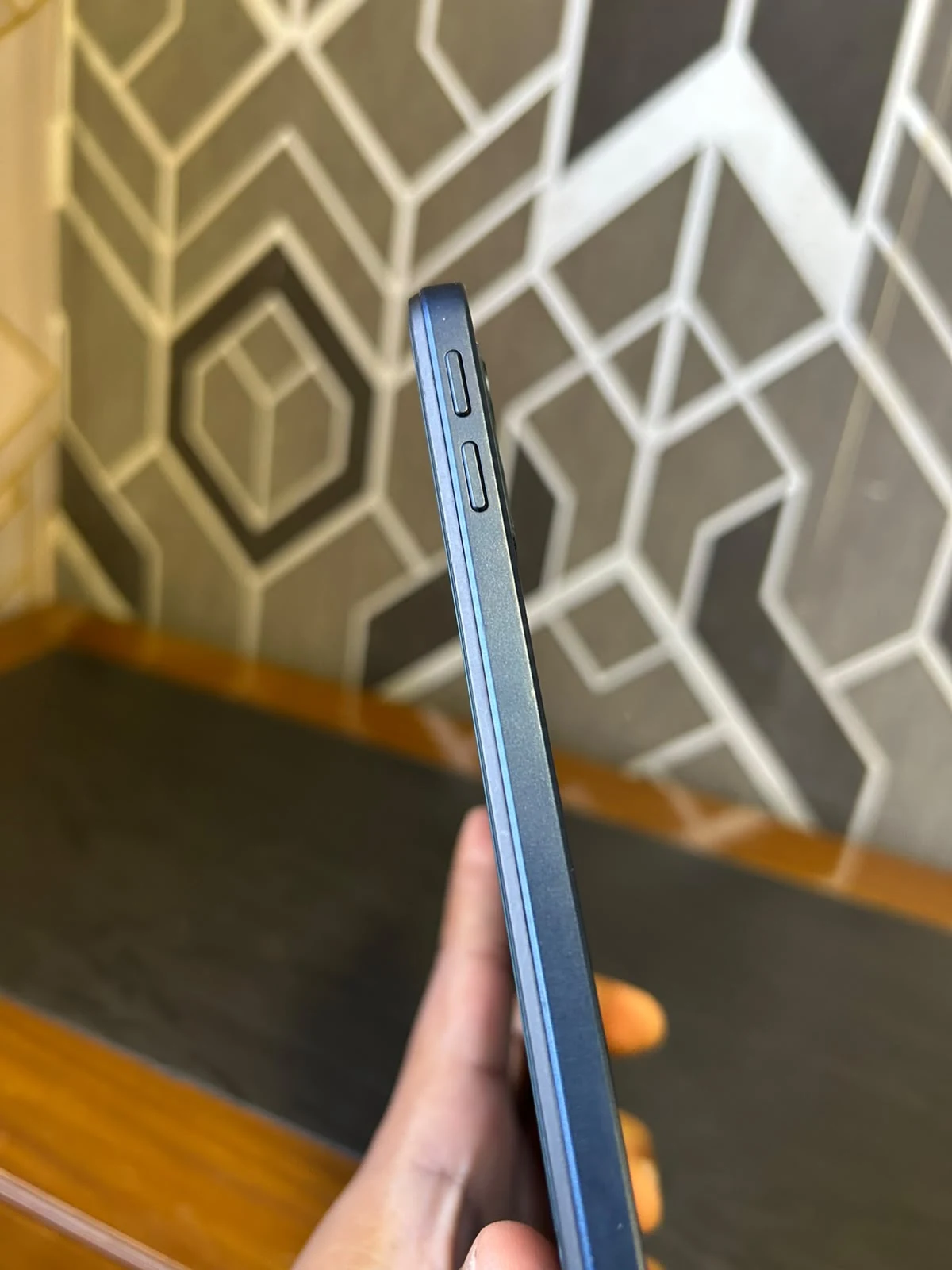 Lenovo TAB7 A301LV actual power and volume buttons