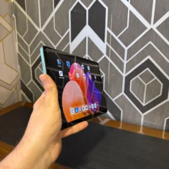 Lenovo Xiaoxin Pad Pro 2022 green actual tablet angled front and speakers