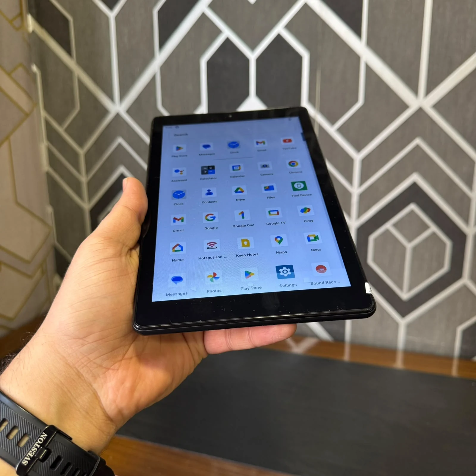 Moxee Tab 2 MT-T8B22 front angle - actual tablet