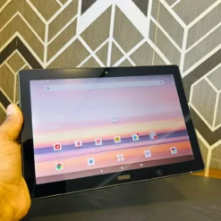 Sharp Docomo dtab d-41A actual unit front and home screen
