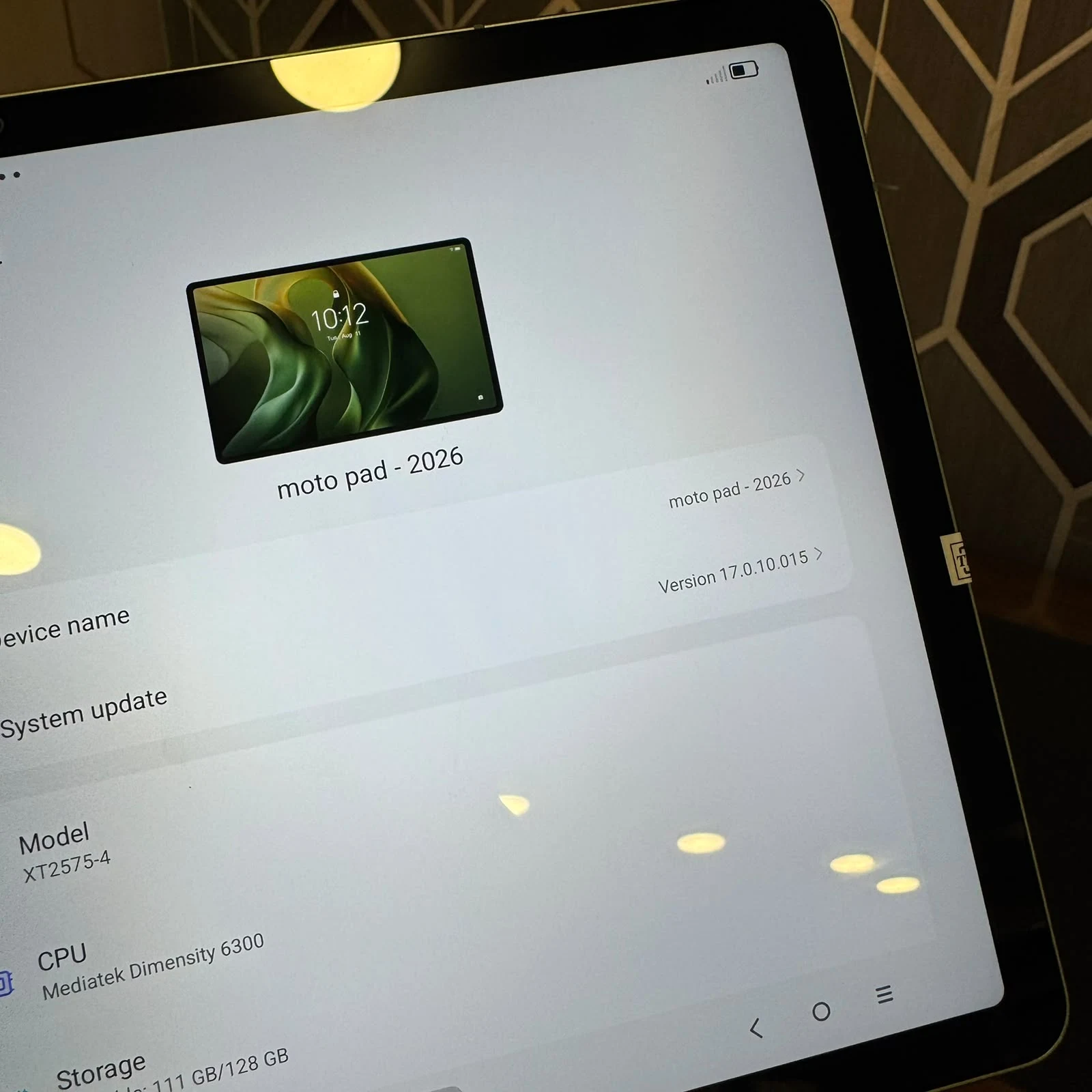 Motorola Moto Pad 2026 device information screen - real product photo